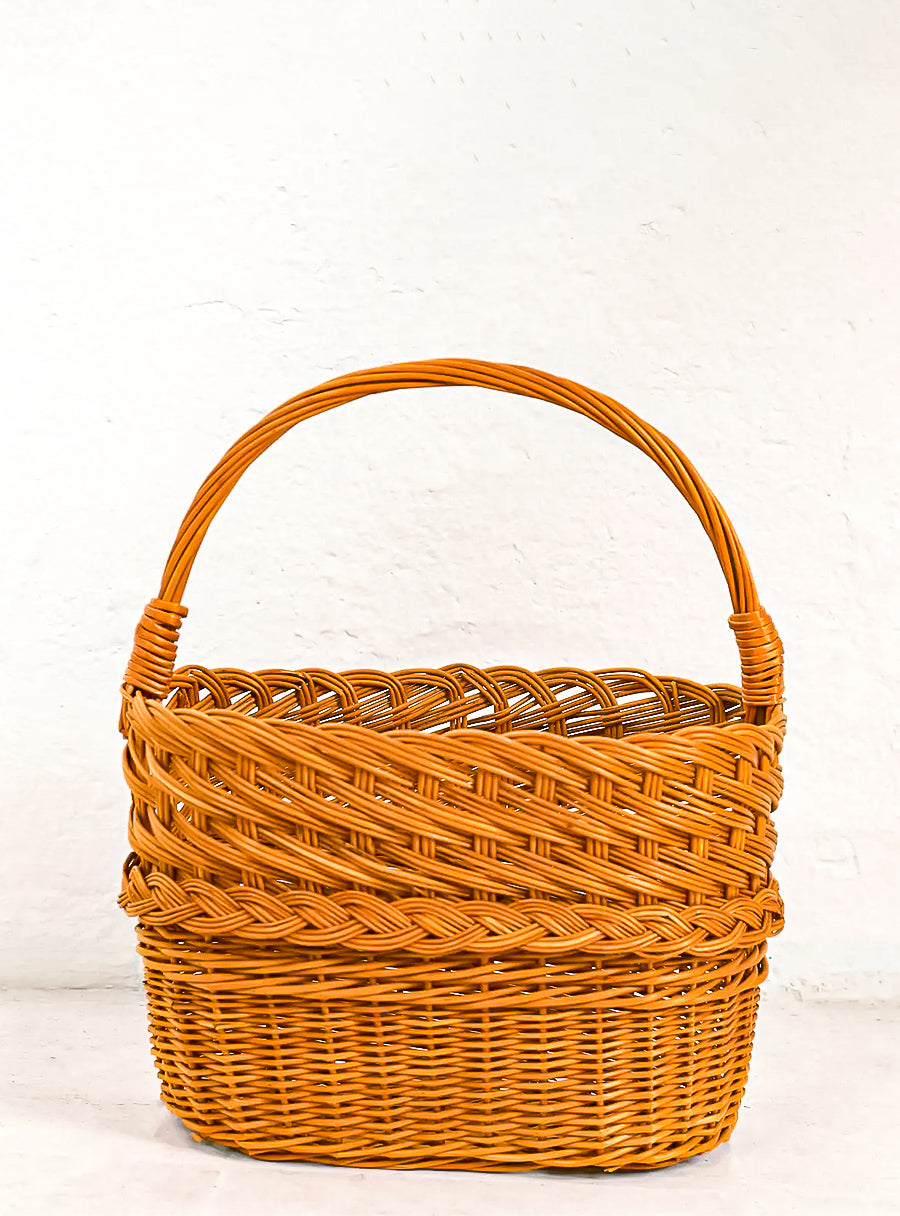 Panier en osier tressé