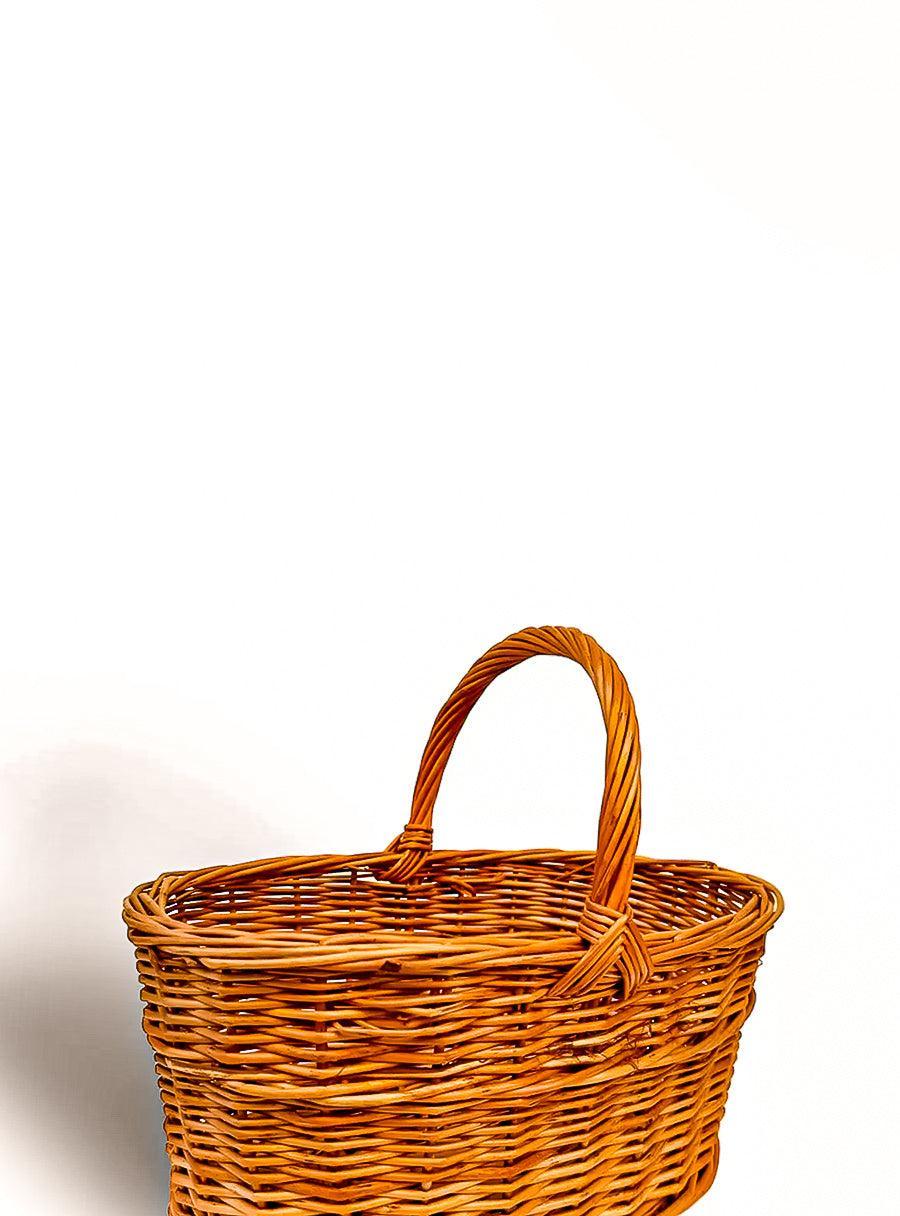 Petit panier en osier tressé