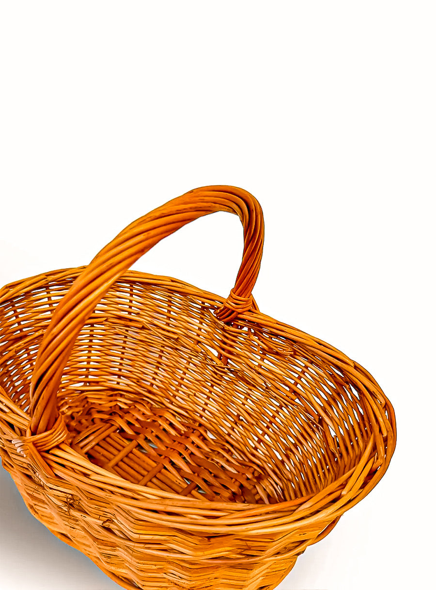 Petit panier en osier tressé