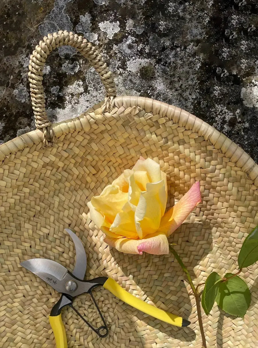 Corbeille en palme tressée