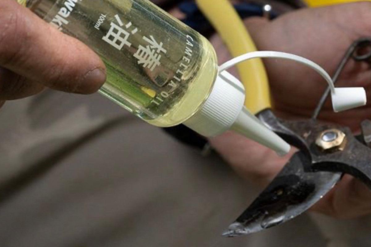 Est-ce que l’huile de camélia est efficace pour protéger les sécateurs ?