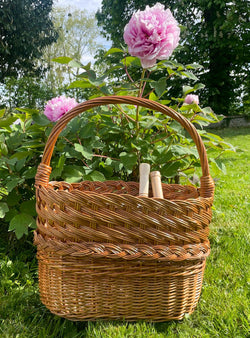 Panier en osier tressé