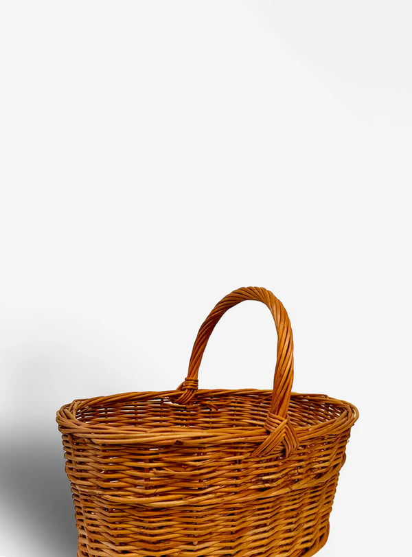 Petit panier en osier tressé